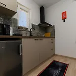 And Yasmin Gostinjska kuća