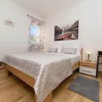 And Yasmin Gostinjska kuća 3*