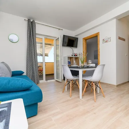 And Yasmin Guest house Miholascica