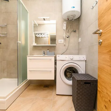 Gasthof And Yasmin
