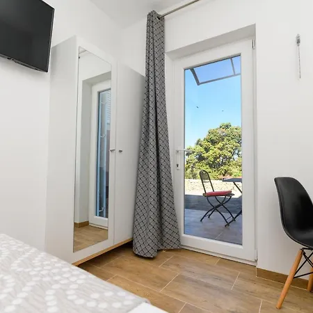 And Yasmin Guest house