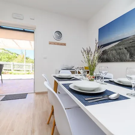 And Yasmin Guest house