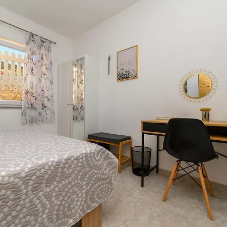 And Yasmin Guest house