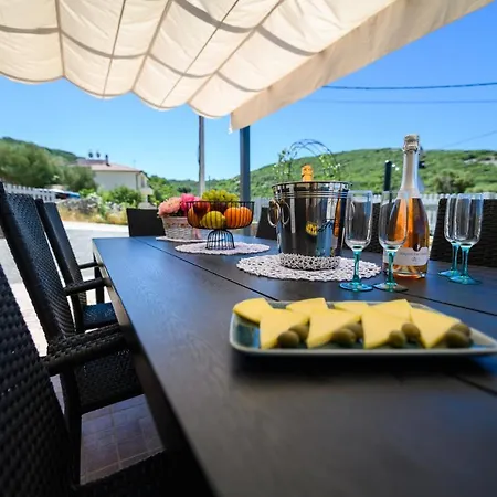 Guest house And Yasmin Miholascica