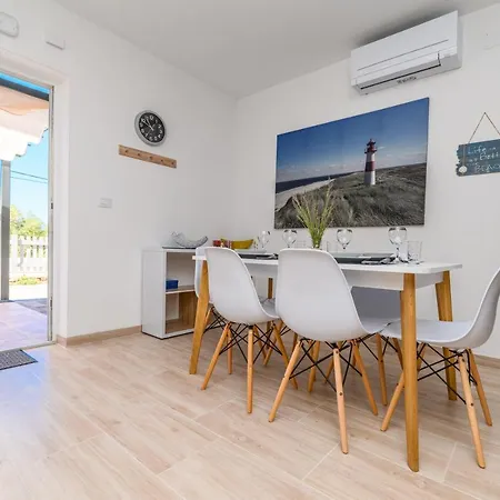 And Yasmin Guest house