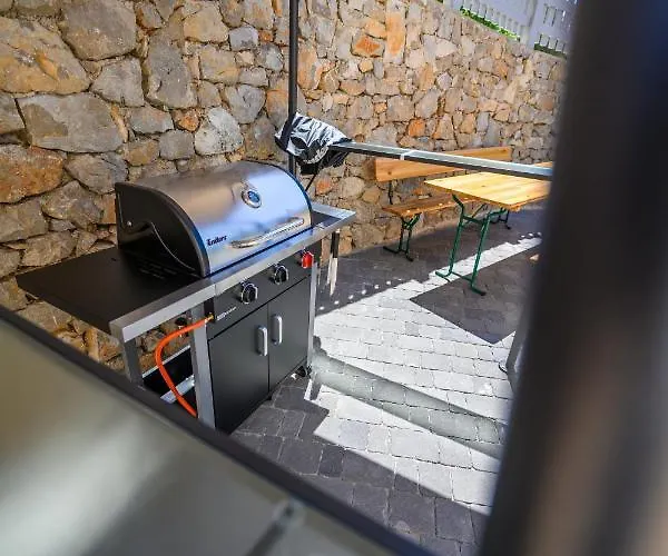 And Yasmin Vendégház